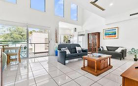 Smooth Sailing -Modern 2 Bedroom Apartment!
